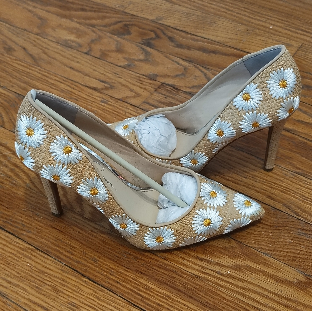 like new cute, daisy spring heels